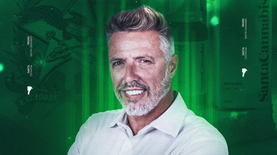 Pedro Santa Cannabis oficializa candidatura à Alesc em convenção ao lado da família Bolsonaro