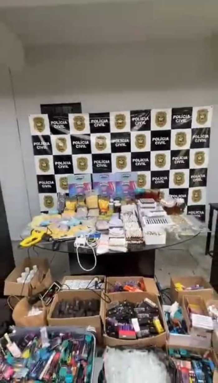 producao-de-vaporizadores-com-oleo-de-maconha-e-localizada-durante-operacao-em-sc Produtos apreendidos.