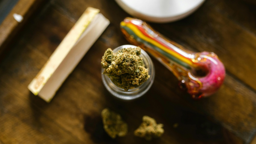 Justiça condena médico e clínica por omissão em cirurgia estética e descarta maconha como fator de risco