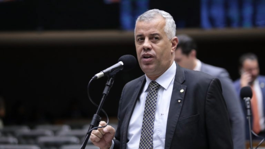 Deputado Evair Vieira de Melo propõe lei que obriga identificação da origem da maconha para uso pessoal