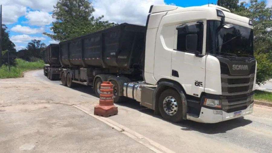 Lei Seca: caminhoneiro é detido por dirigir sob efeito de maconha