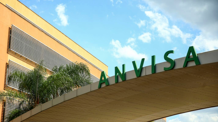 Nova norma da Anvisa exclui cultivo doméstico de cannabis medicinal para pacientes