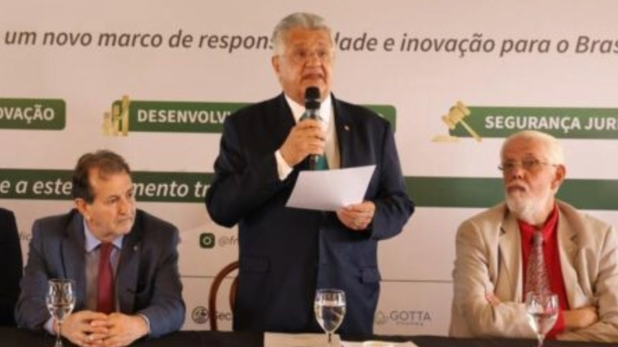 Deputado condenado em esquema milionário lidera bancada da cannabis no Congresso